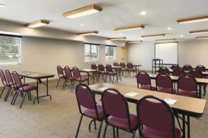 country inn and suites by radisson cedar rapids airport ia