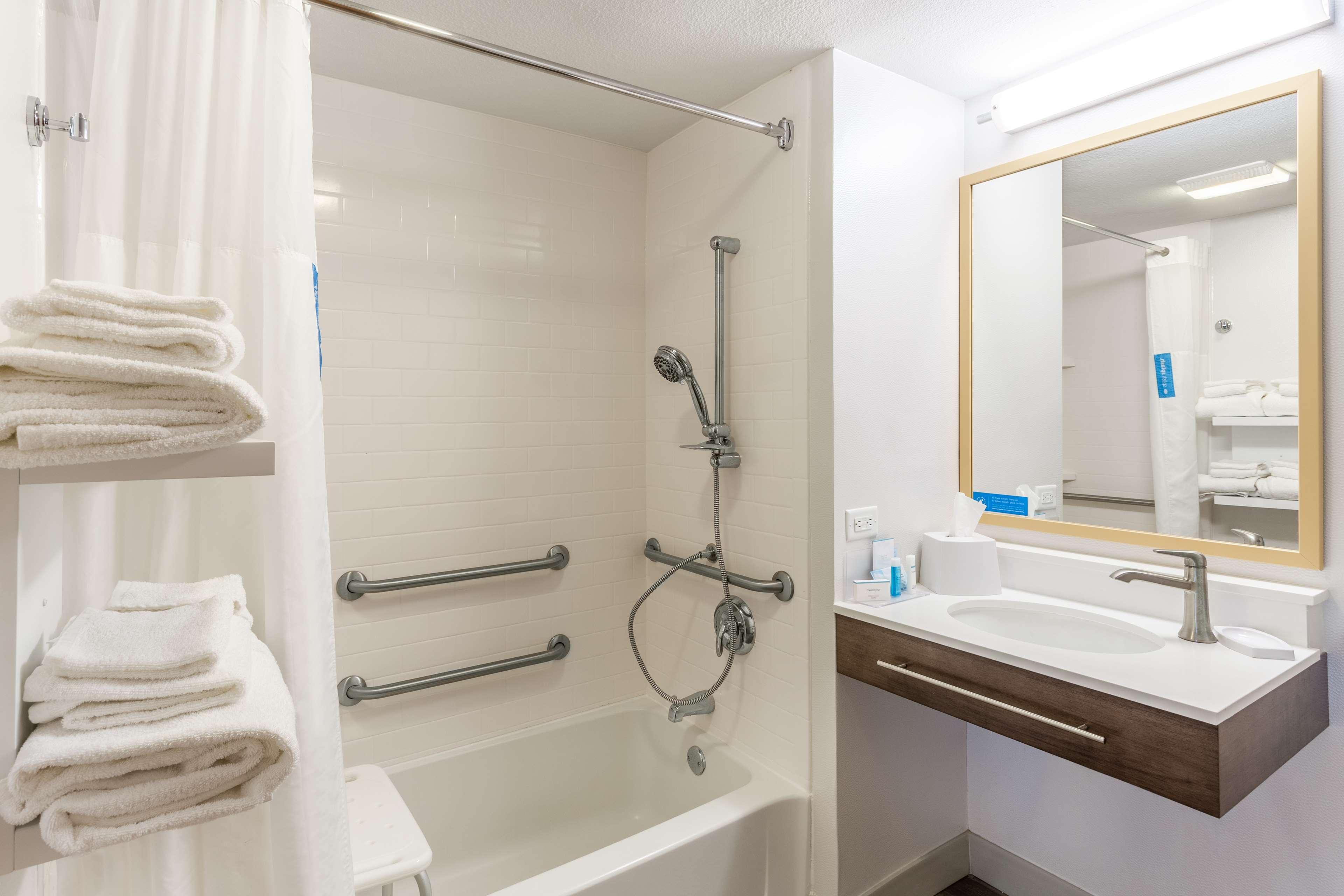 hampton inn cedar rapids