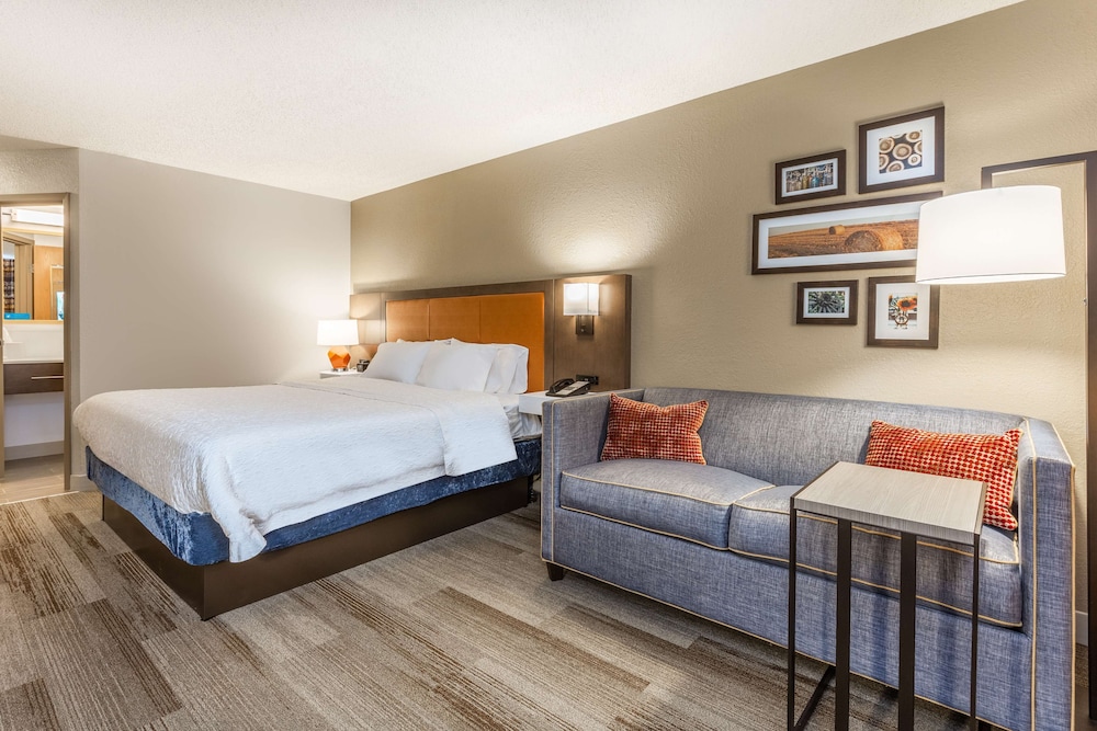 hampton inn cedar rapids
