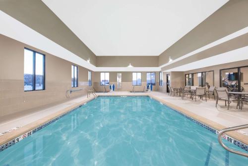 candlewood suites fargo south medical center an ihg hotel