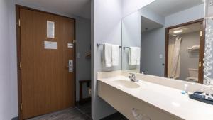 econo lodge inn and suites lake of the ozarks