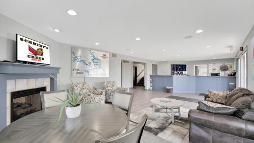 econo lodge inn and suites lake of the ozarks