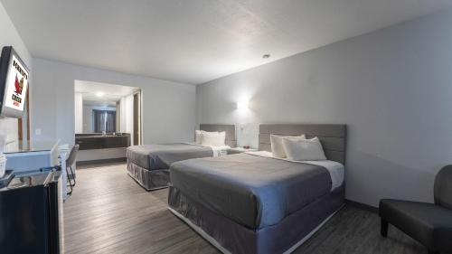 econo lodge inn and suites lake of the ozarks