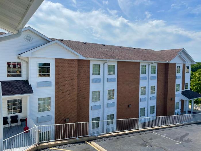 econo lodge inn and suites lake of the ozarks