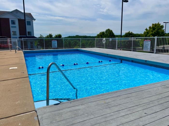 econo lodge inn and suites lake of the ozarks