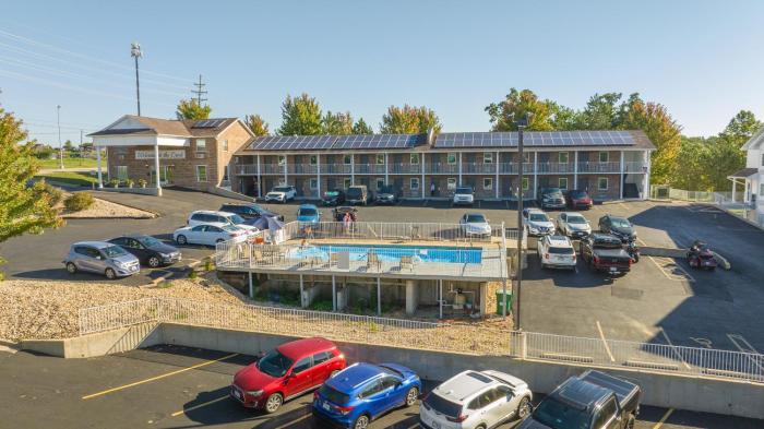 econo lodge inn and suites lake of the ozarks