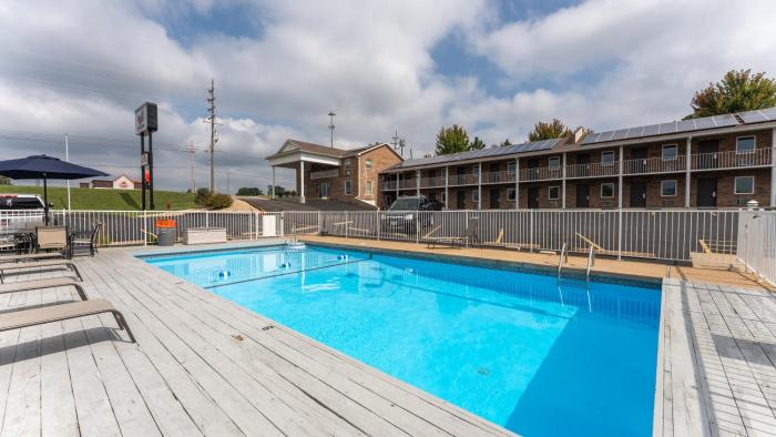 econo lodge inn and suites lake of the ozarks