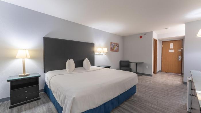 econo lodge inn and suites lake of the ozarks