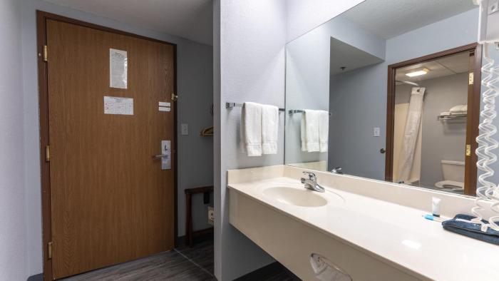 econo lodge inn and suites lake of the ozarks