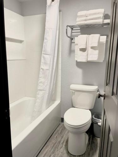 econo lodge inn and suites lake of the ozarks