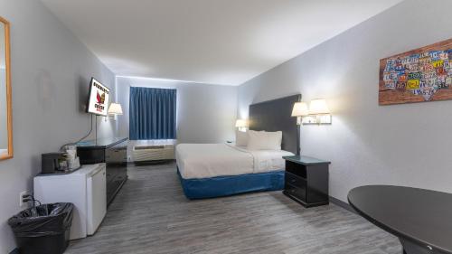 econo lodge inn and suites lake of the ozarks