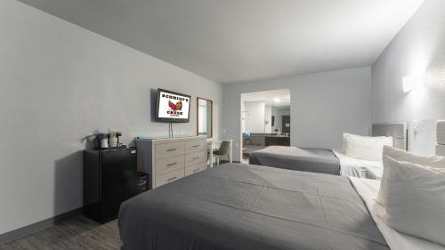 econo lodge inn and suites lake of the ozarks