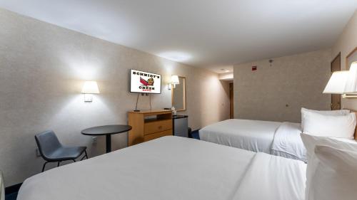 econo lodge inn and suites lake of the ozarks