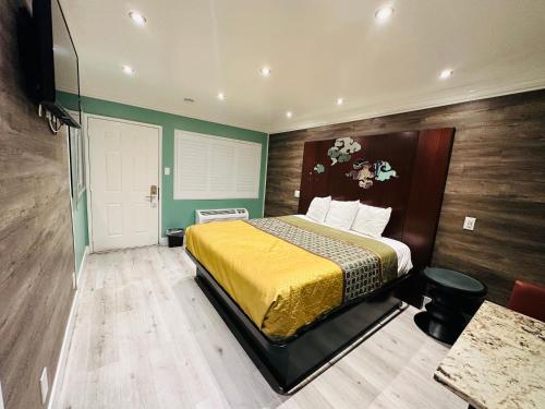 casa blanca inn and suites