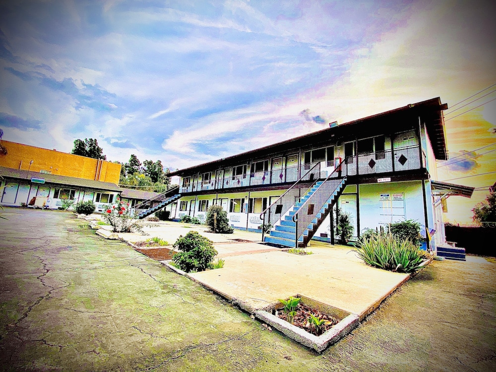 casa blanca inn and suites