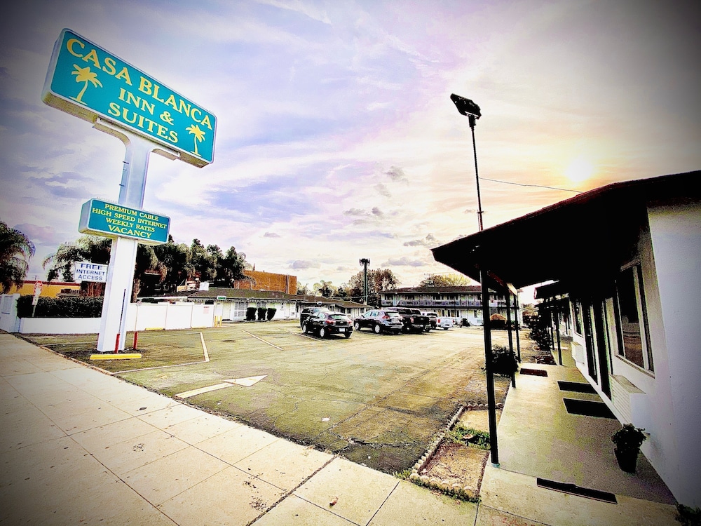 casa blanca inn and suites