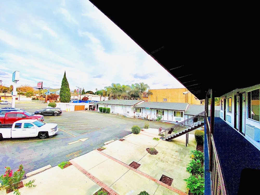 casa blanca inn and suites