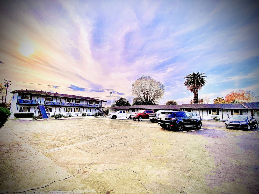 casa blanca inn and suites