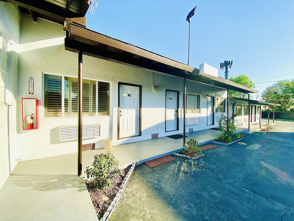 casa blanca inn and suites