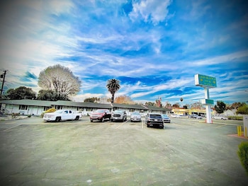 casa blanca inn and suites