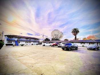 casa blanca inn and suites