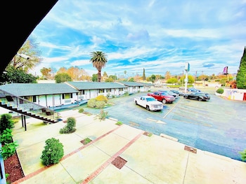 casa blanca inn and suites