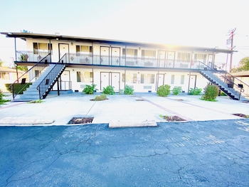 casa blanca inn and suites