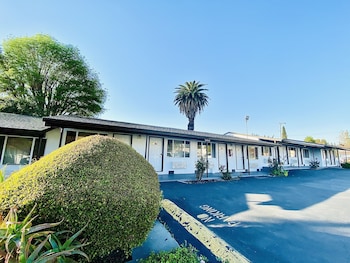 casa blanca inn and suites