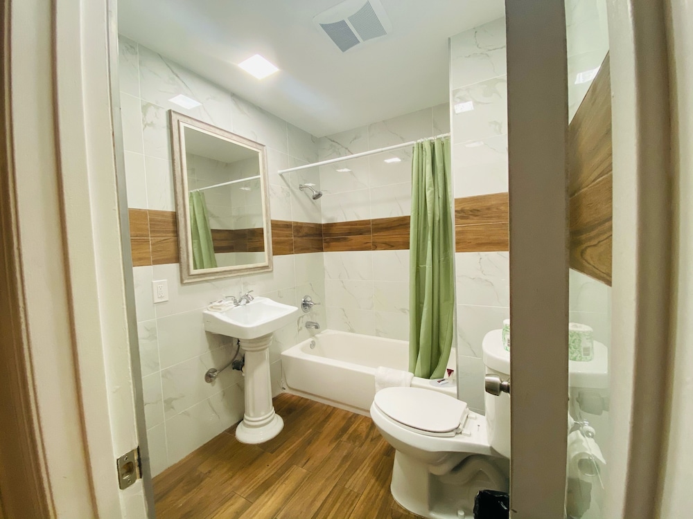 casa blanca inn and suites