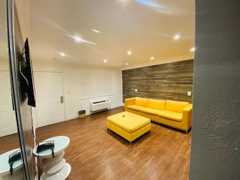 casa blanca inn and suites