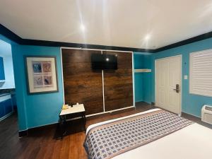 casa blanca inn and suites