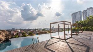 8rooms grand kamala lagoon