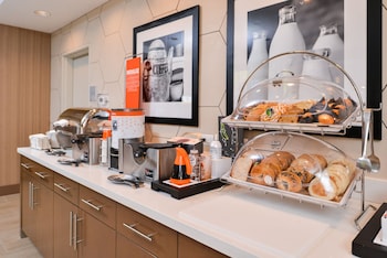 hampton inn and suites by hilton long island farmingdale