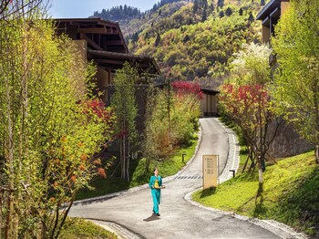 Conrad Jiuzhaigou,,5 star