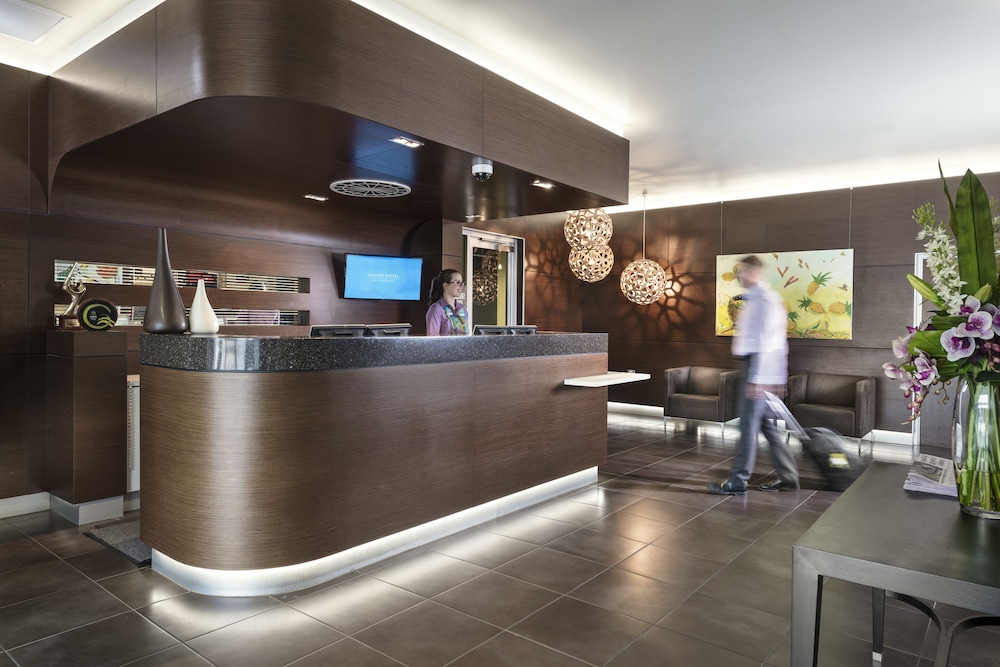 grand hotel and apartments townsville
