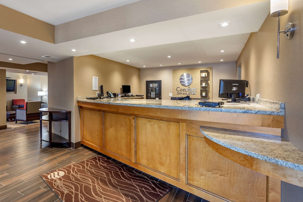Comfort Inn & Suites,Dekalb>>Chicago,2.5 star