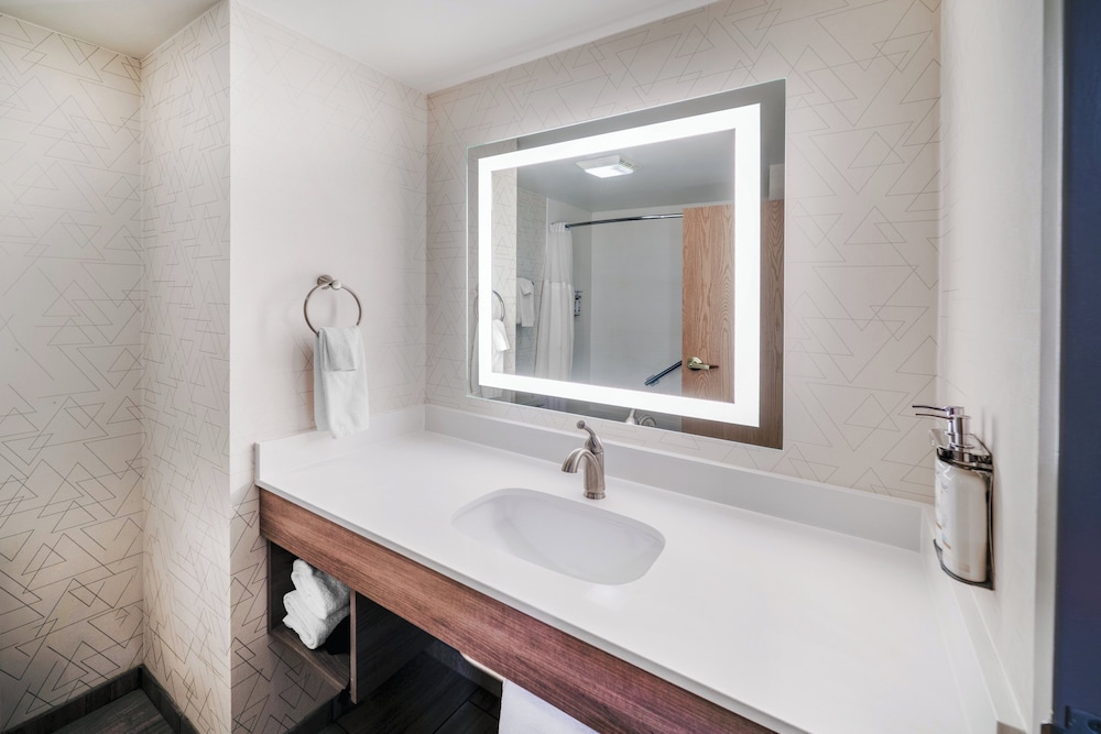 holiday inn express and suites vicksburg by ihg