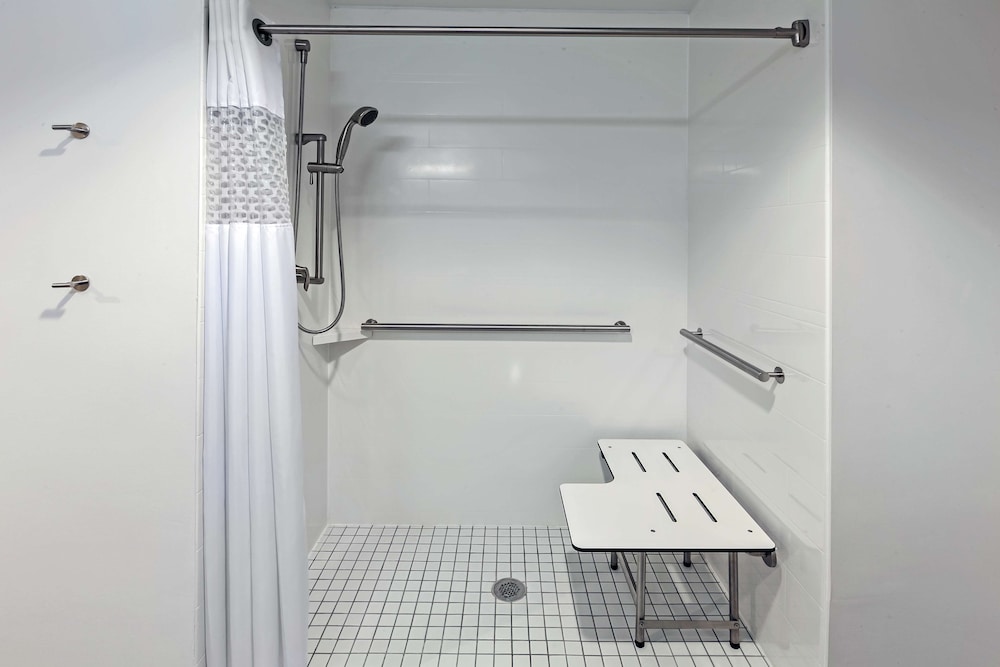 hampton inn and suites houston heights i 10