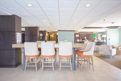 holiday inn and suites spring the woodlands area by ihg