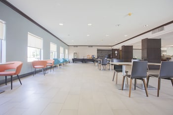 holiday inn and suites spring the woodlands area by ihg