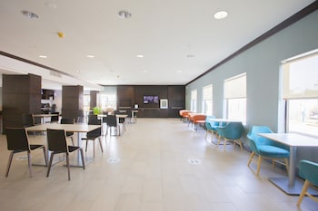 holiday inn and suites spring the woodlands area by ihg