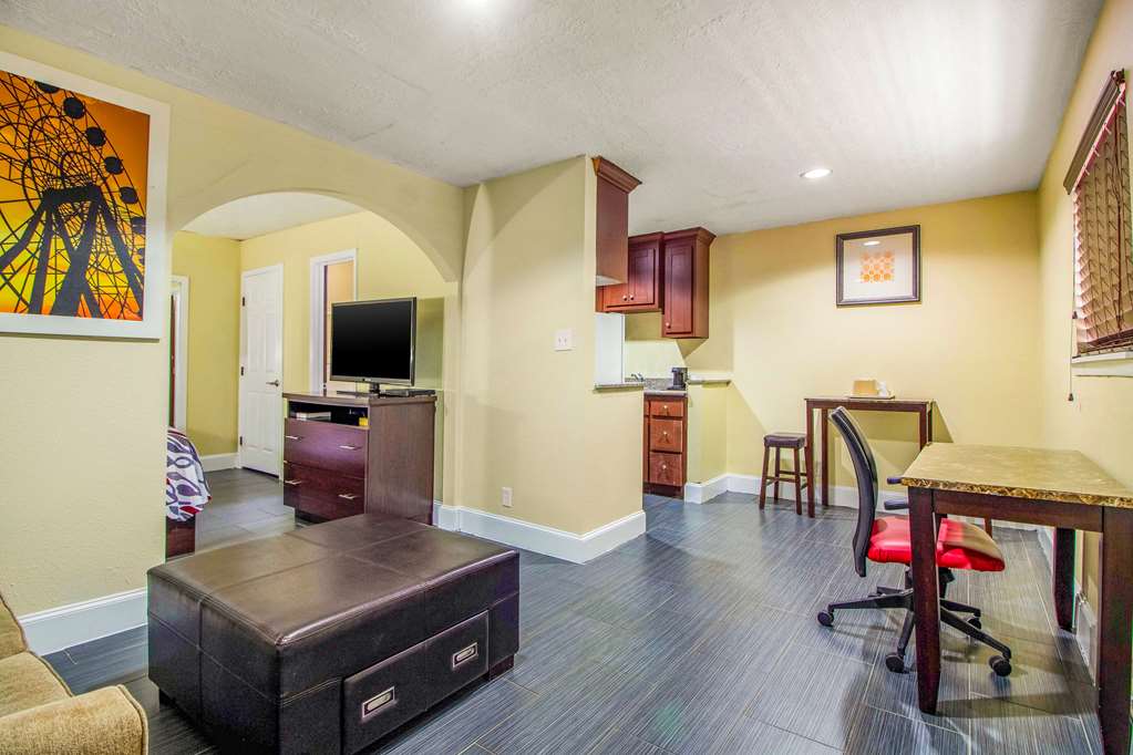 rodeway inn and suites houston near medical center