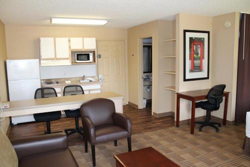 extended stay america select suites houston sugar land