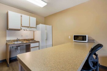 Extended Stay America Select Suites - Houston - Sugar Land,In The Suburbs,3 star