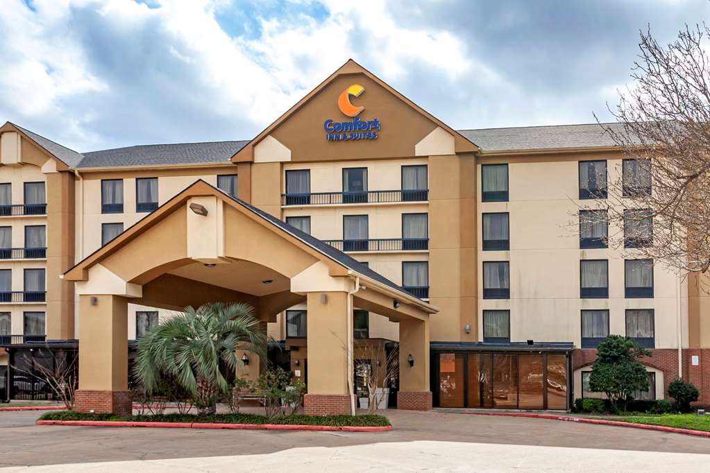 comfort inn and suites houston i 10 west energy corridor