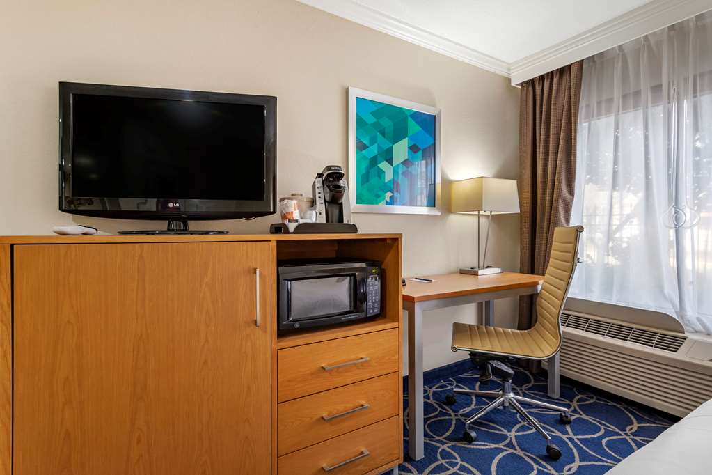 comfort inn and suites houston i 10 west energy corridor