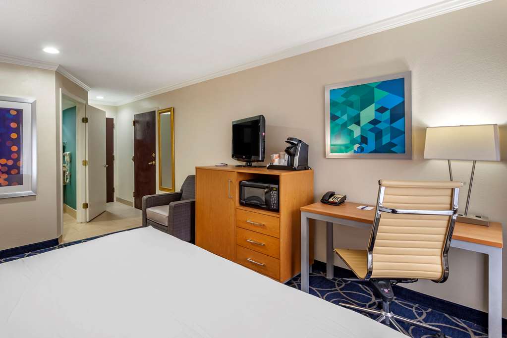 comfort inn and suites houston i 10 west energy corridor