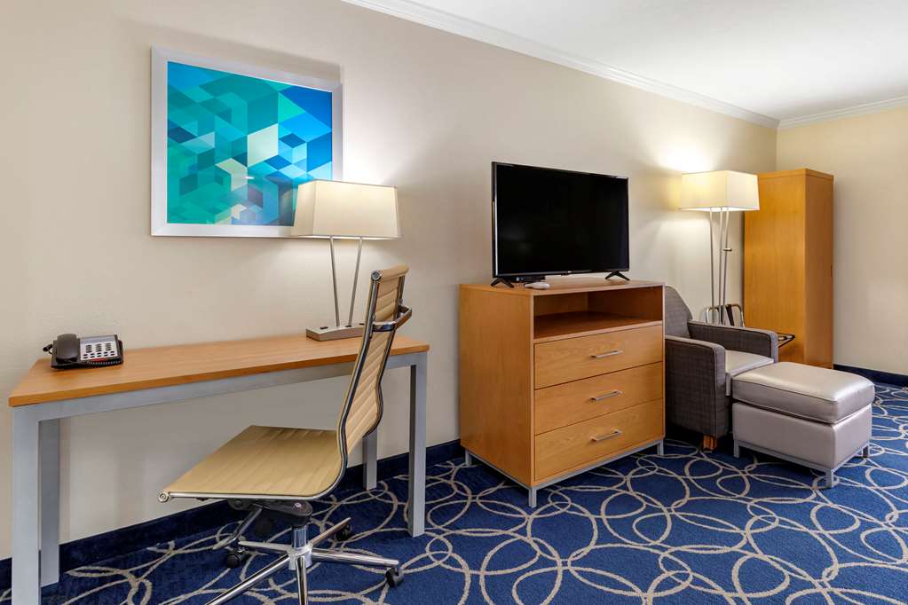 comfort inn and suites houston i 10 west energy corridor
