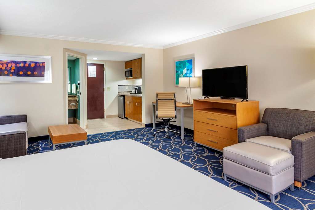 comfort inn and suites houston i 10 west energy corridor