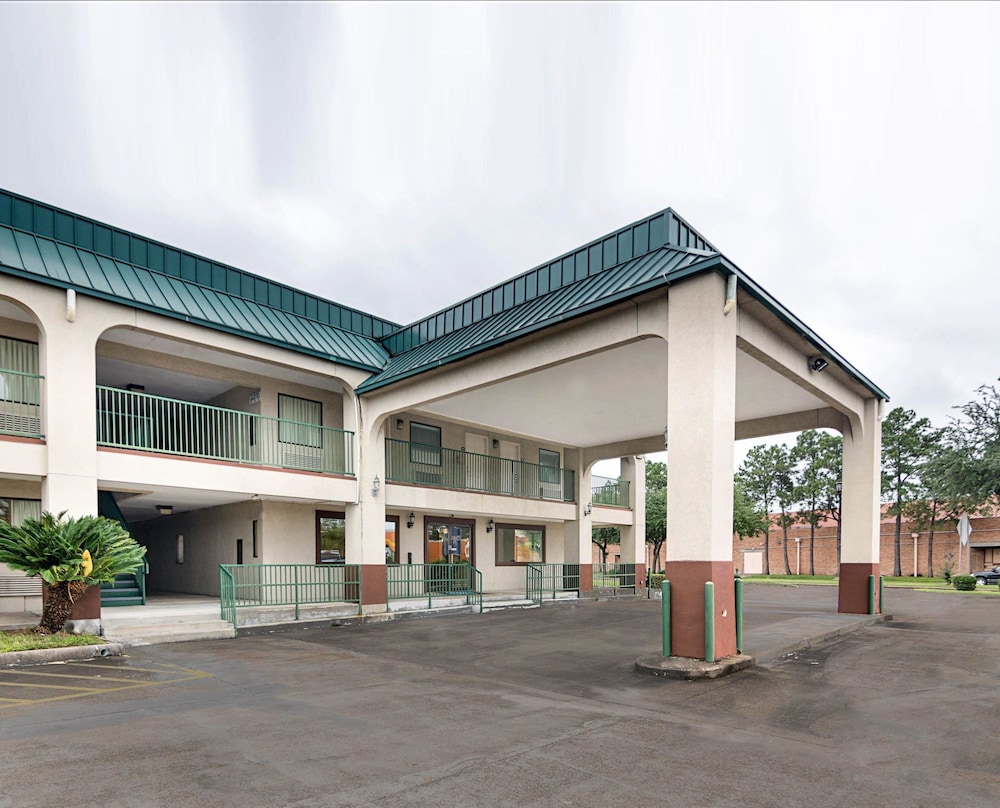 rodeway inn and suites highway 290 northwest